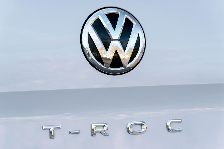 Логотип Volkswagen T-Roc 2017 года  (UK) (фото 23 из 40)
